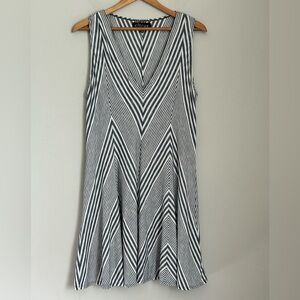 Citrus XL Black & White Chevron Stripe Sleeveless V-Neck Dress